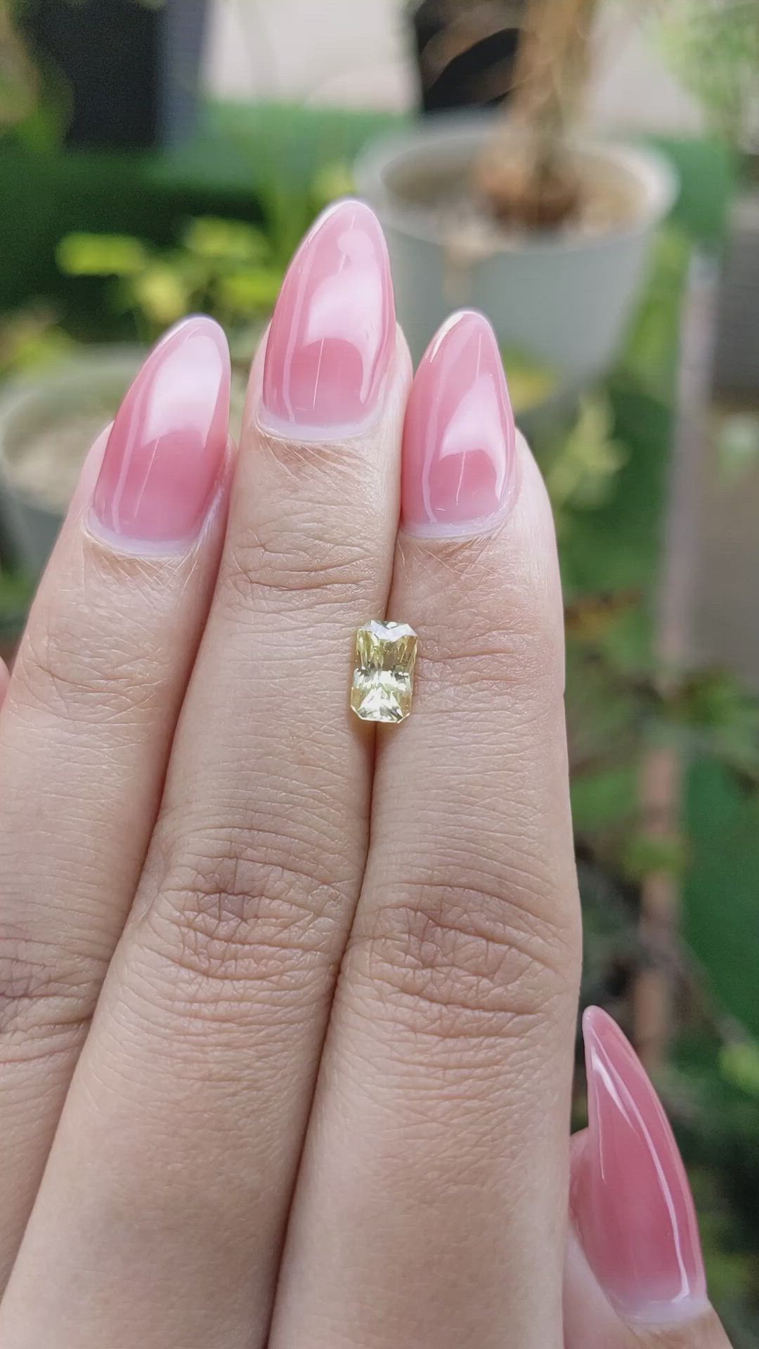 1.07 Ct. Zircon from Ceylon (Sri Lanka) Size Video