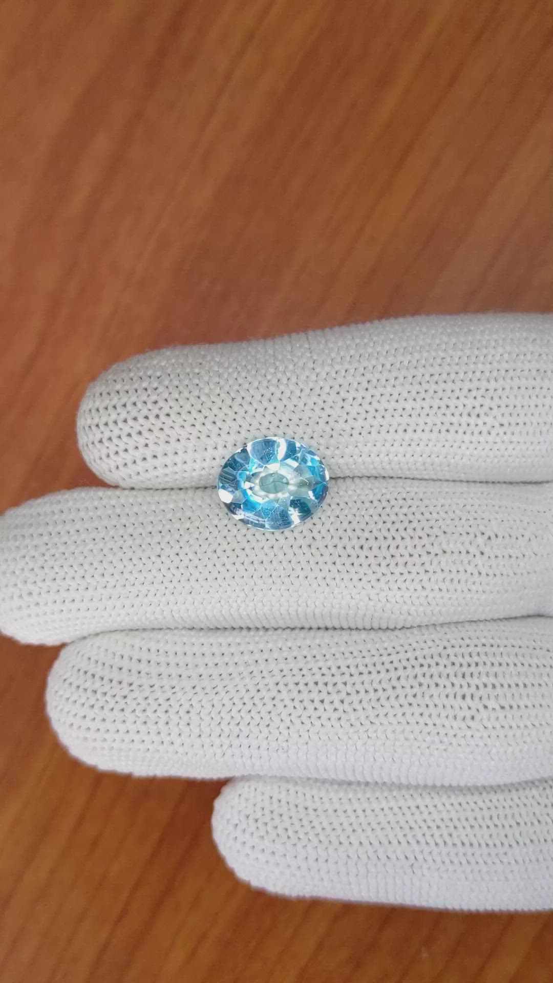 4.77 Ct. Topaz from Ceylon (Sri Lanka) Size Video