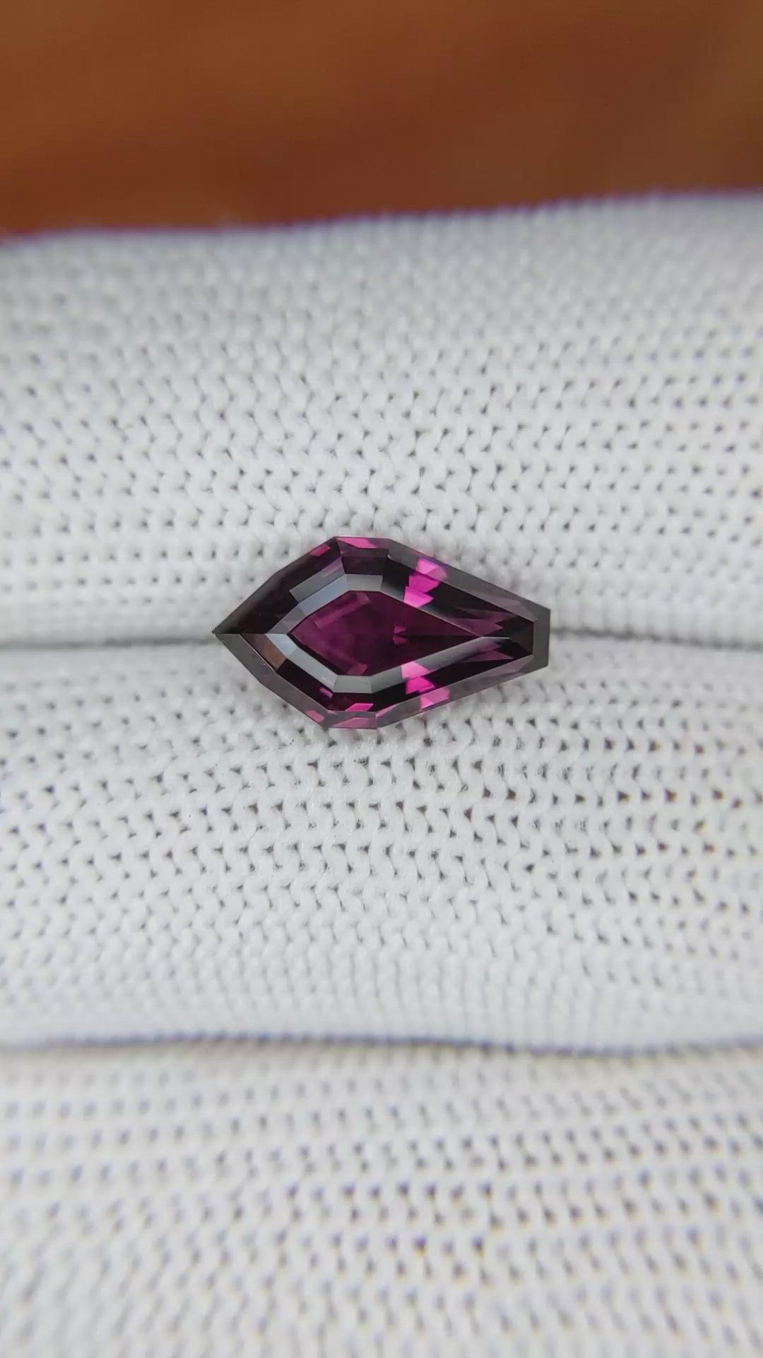 4.02 Ct. Spinel from Ceylon (Sri Lanka) Size Video
