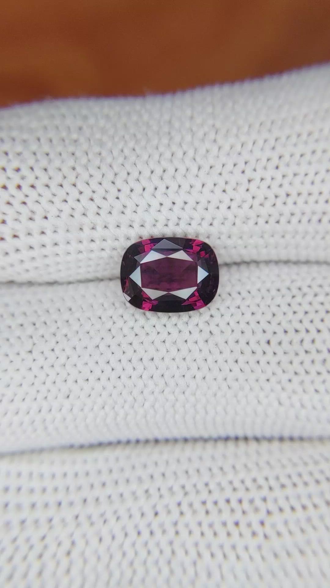 2.30 Ct. Spinel from Ceylon (Sri Lanka) Size Video