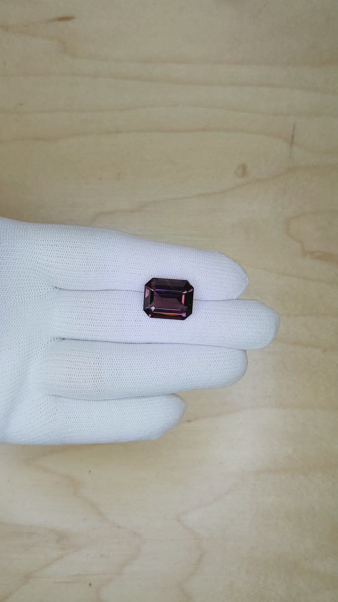 11.07 Ct. Spinel from Ceylon (Sri Lanka) Size Video