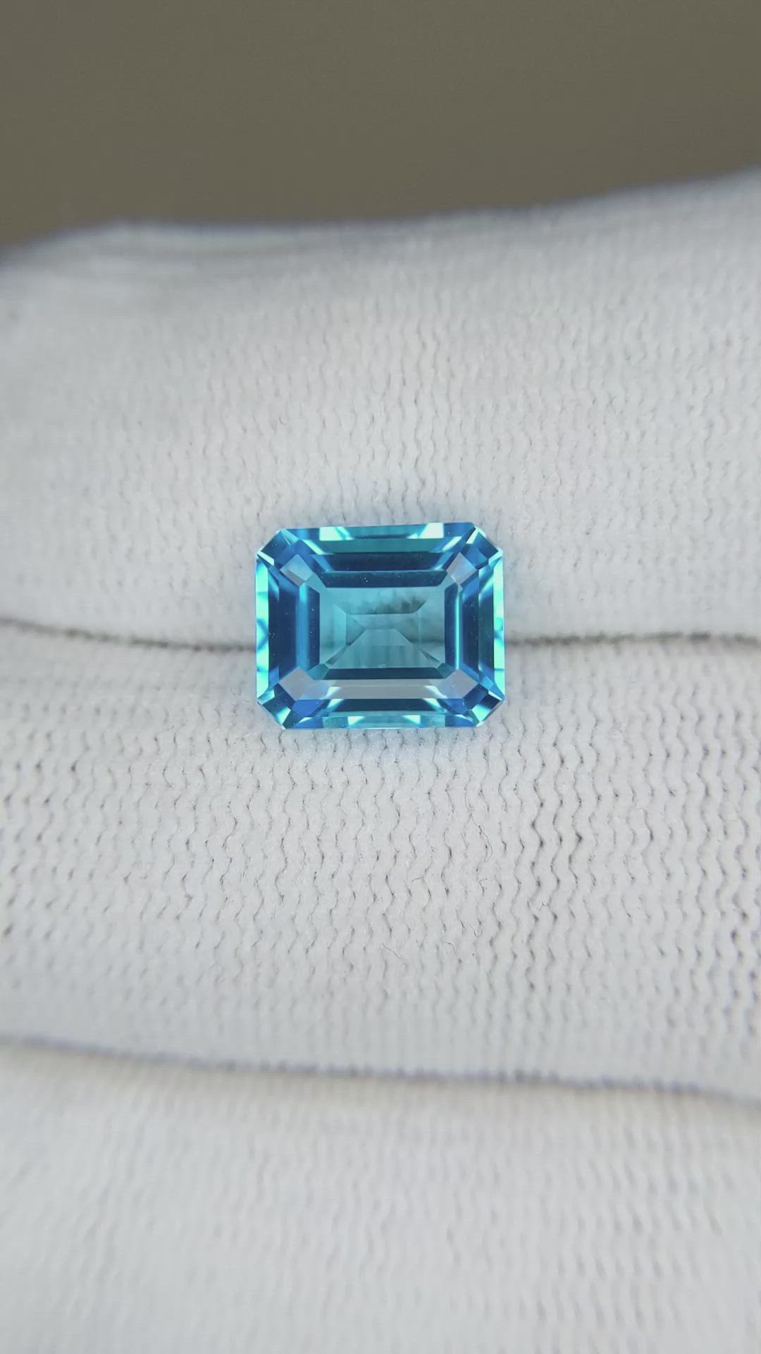 4.00 Ct. Topaz from Ceylon (Sri Lanka) Size Video