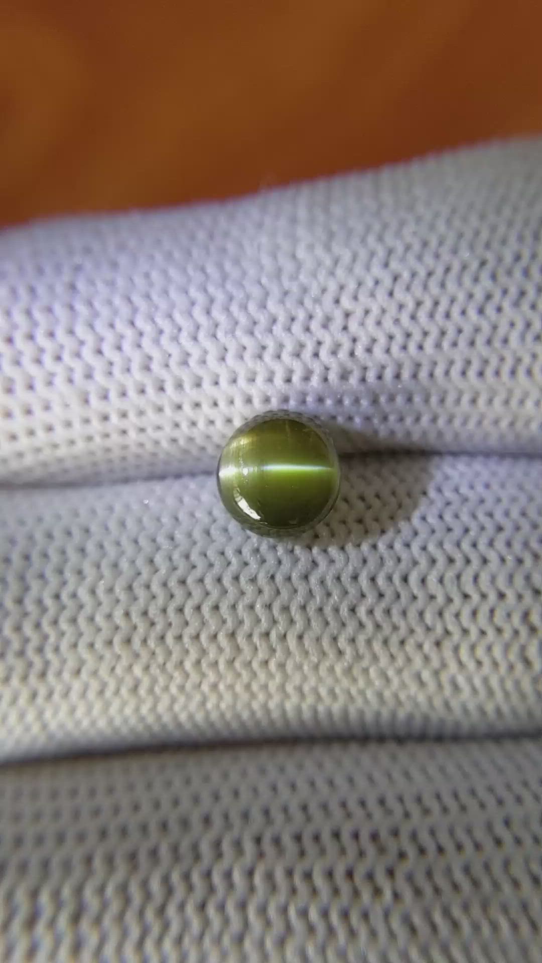 2.66 Ct. Cabochon Chrysoberyl from Ceylon (Sri Lanka) Size Video