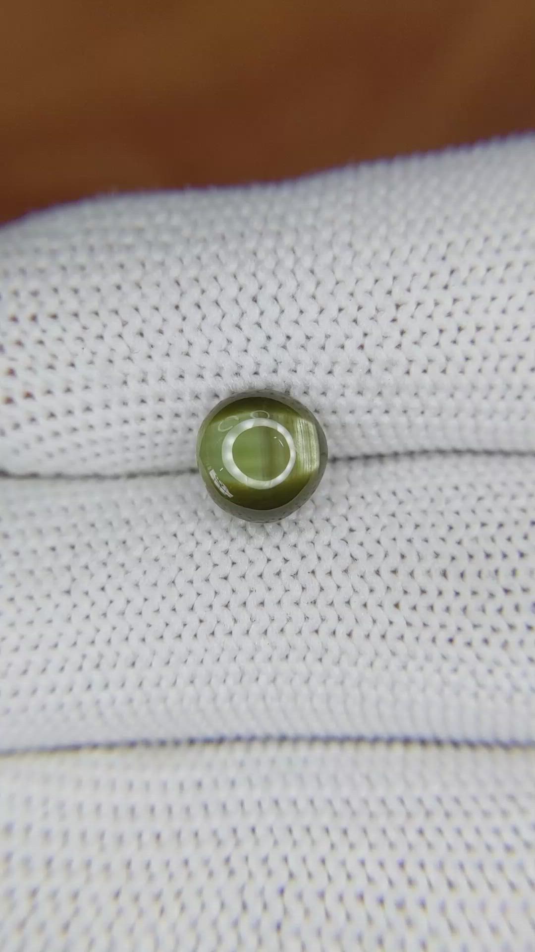 2.66 Ct. Cabochon Chrysoberyl from Ceylon (Sri Lanka) Size Video