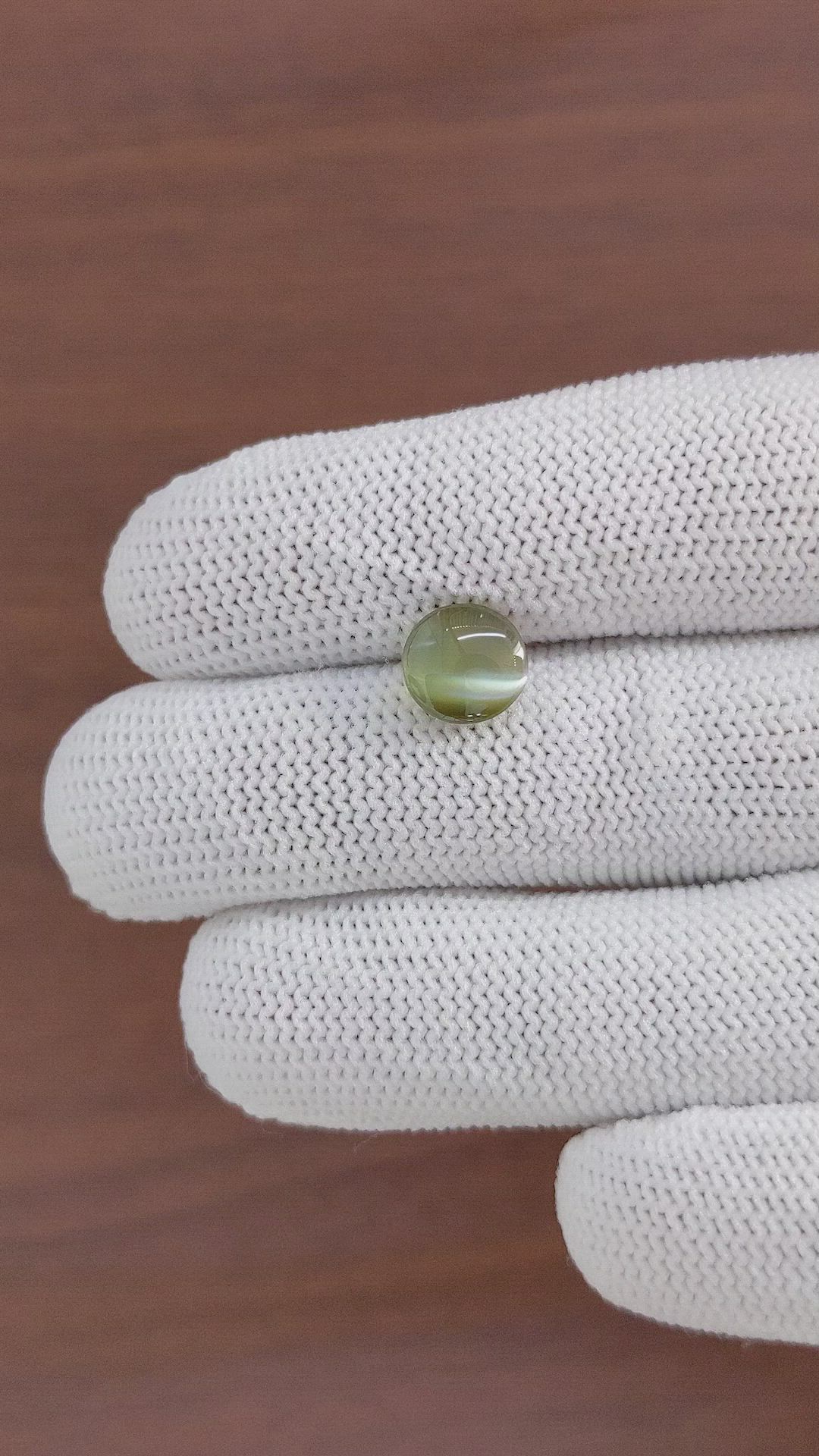 2.76 Ct. Cabochon Chrysoberyl from Ceylon (Sri Lanka) Size Video