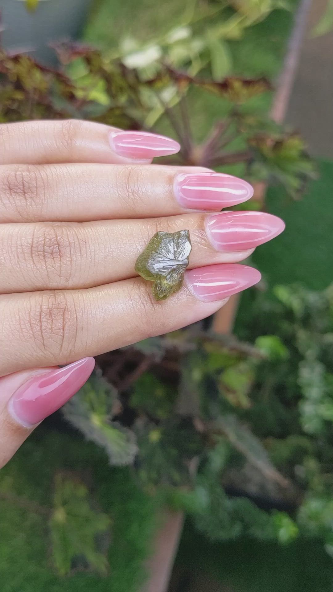 10.41 Ct. Alexandrite Crystal from Ceylon (Sri Lanka) Size Video