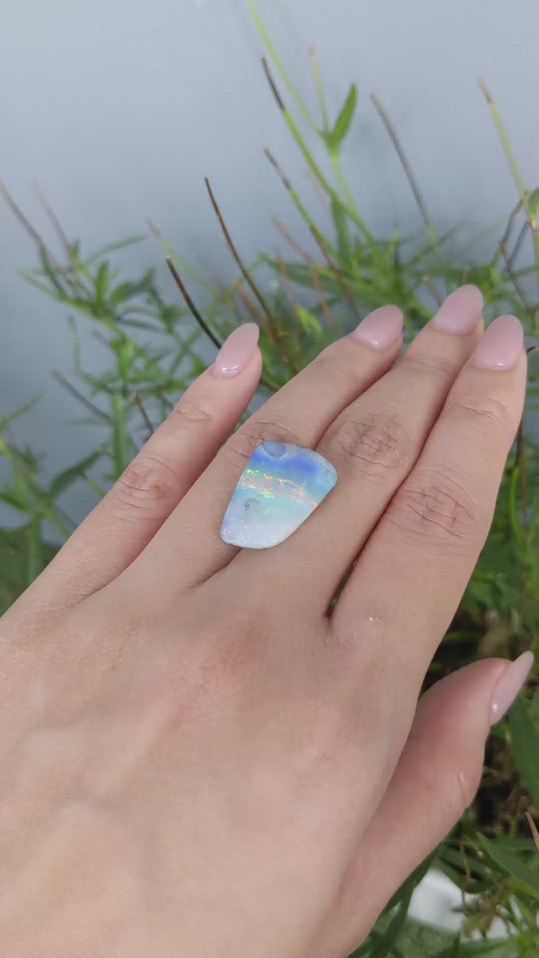 10.39 Ct. White Opal from Australia Size Video