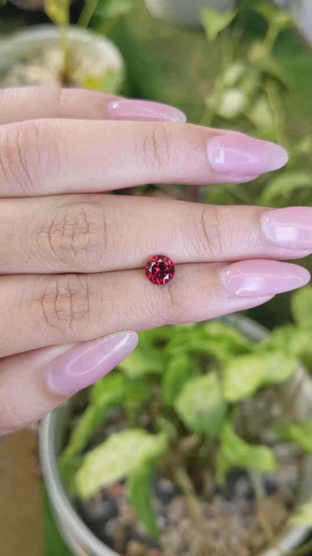 1.03 Ct. Garnet from Ceylon (Sri Lanka) Size Video
