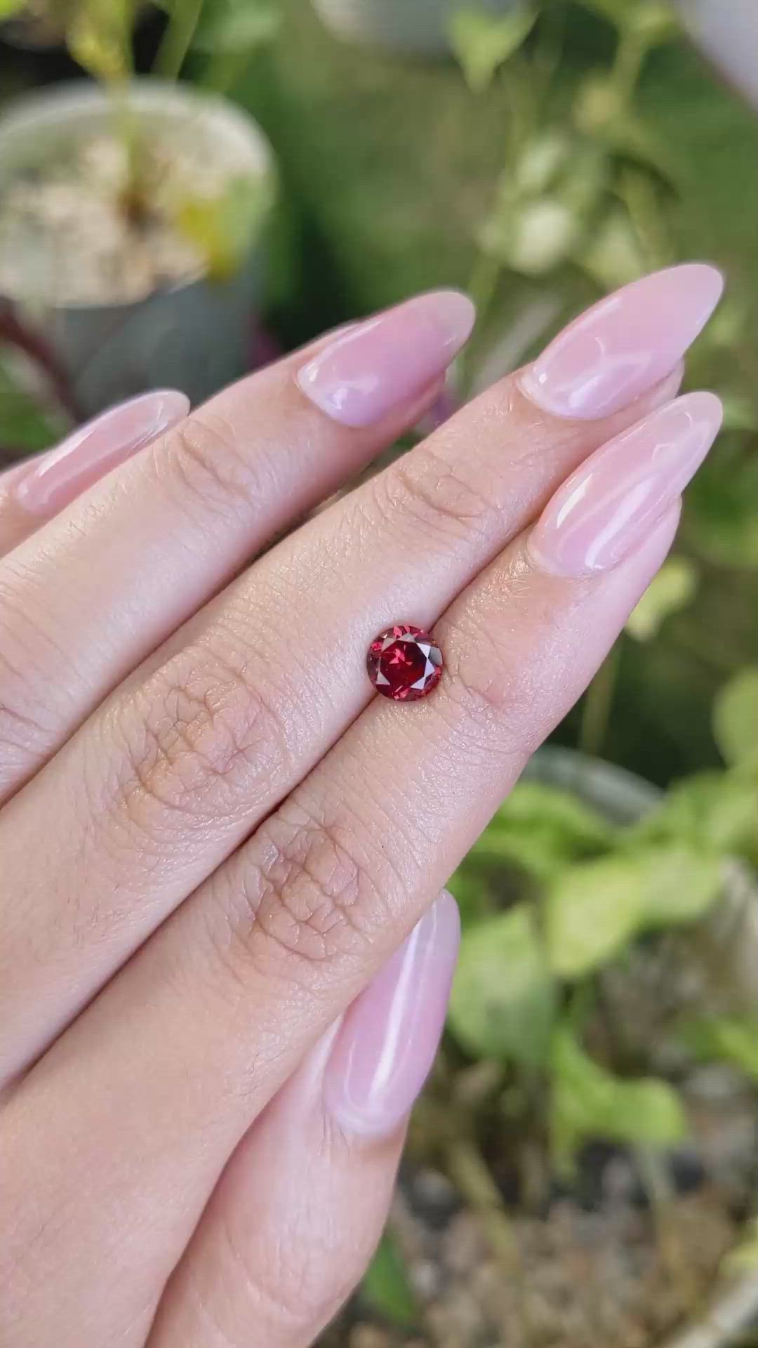 1.00 Ct. Garnet from Ceylon (Sri Lanka) Size Video