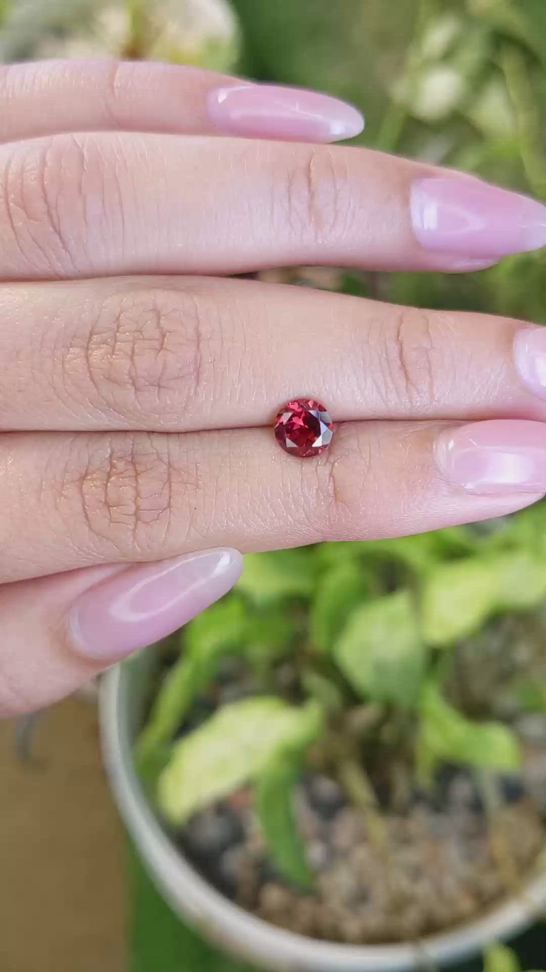 1.00 Ct. Garnet from Ceylon (Sri Lanka) Size Video