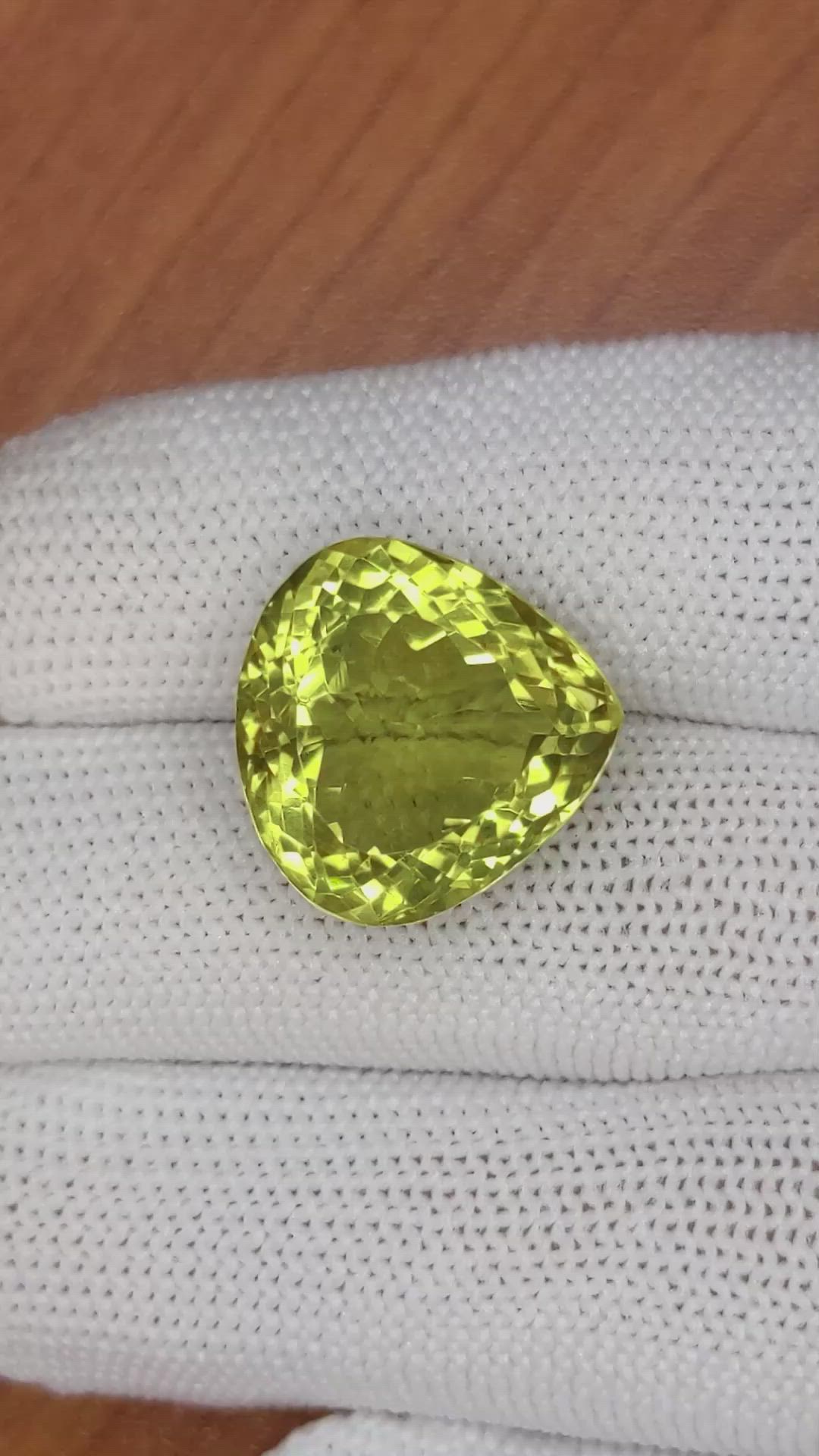 19.13 Ct. Quartz from Brazil Size Video