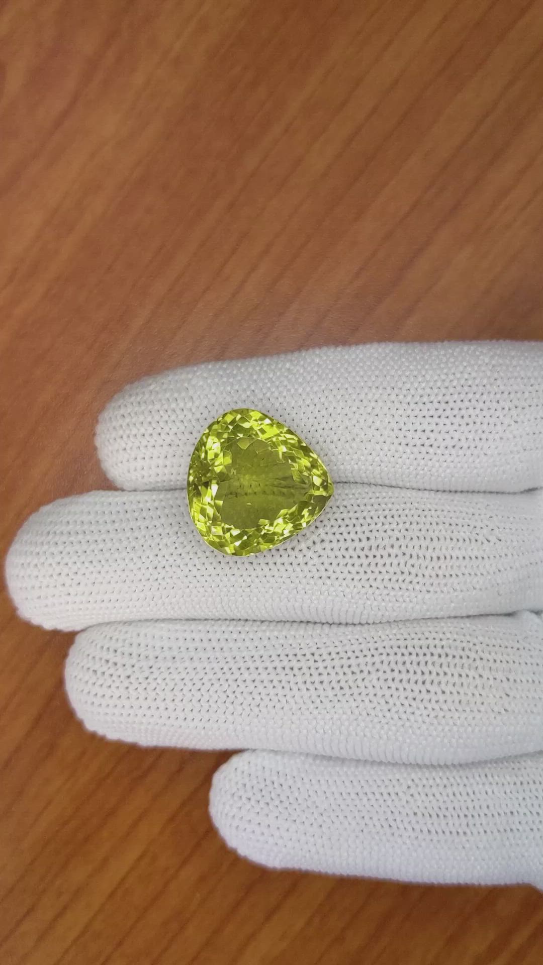 19.13 Ct. Quartz from Brazil Size Video