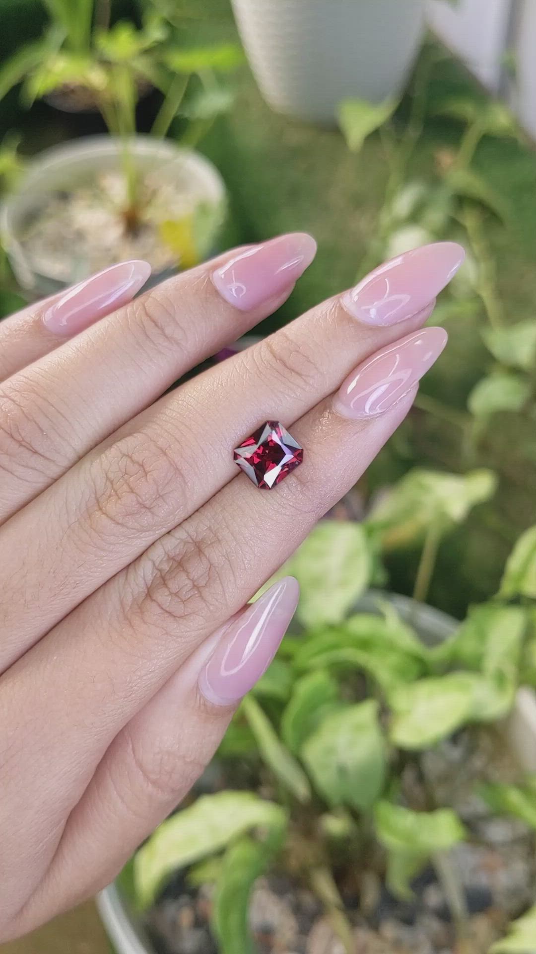 2.72 Ct. Rhodolite Garnet from Ceylon (Sri Lanka) Size Video