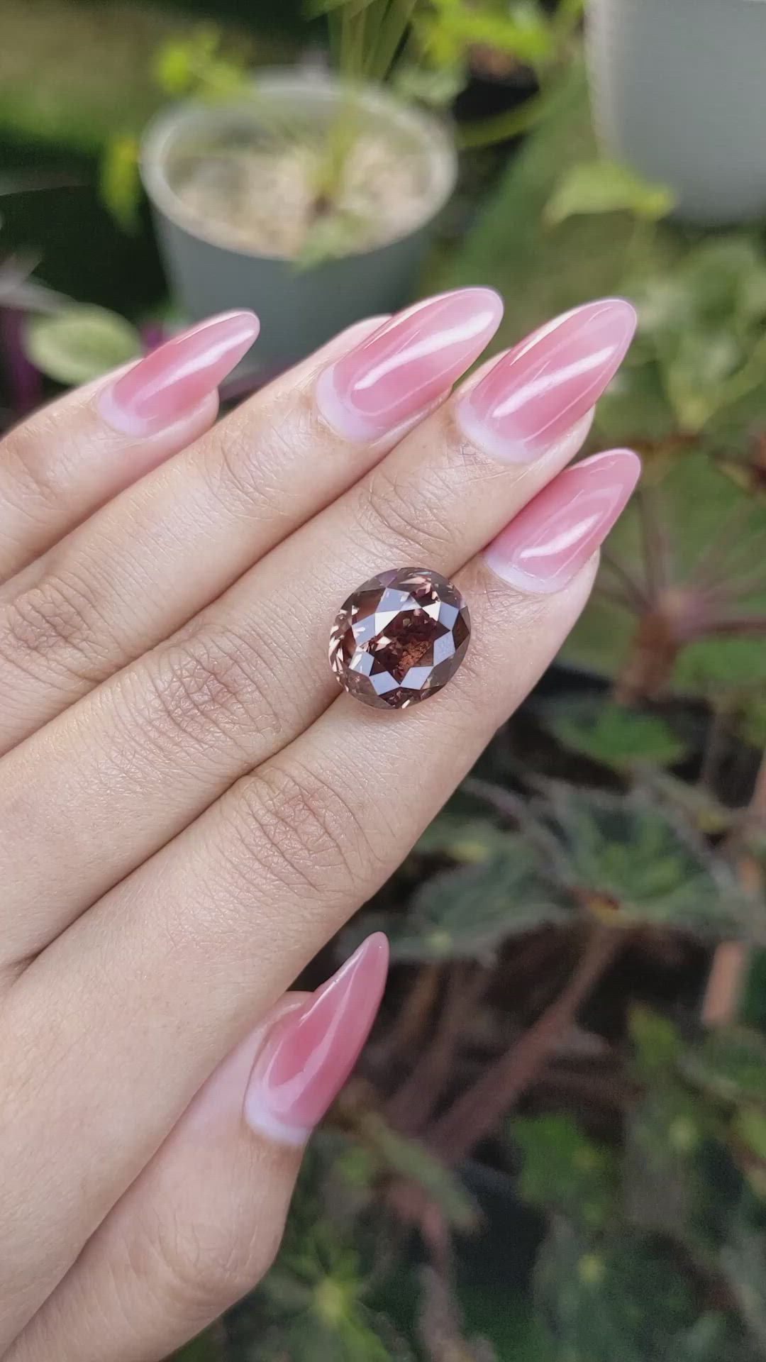 19.39 Ct. Zircon from Ceylon (Sri Lanka) Size Video