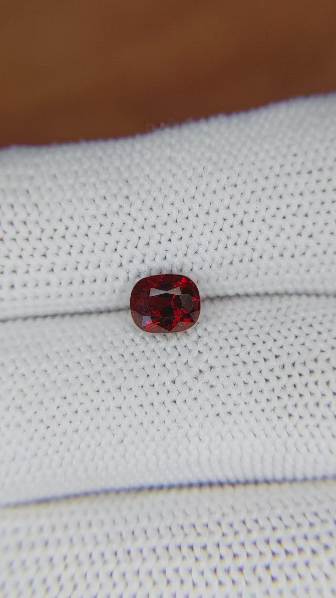 1.22 Ct. Spinel from Ceylon (Sri Lanka) Size Video