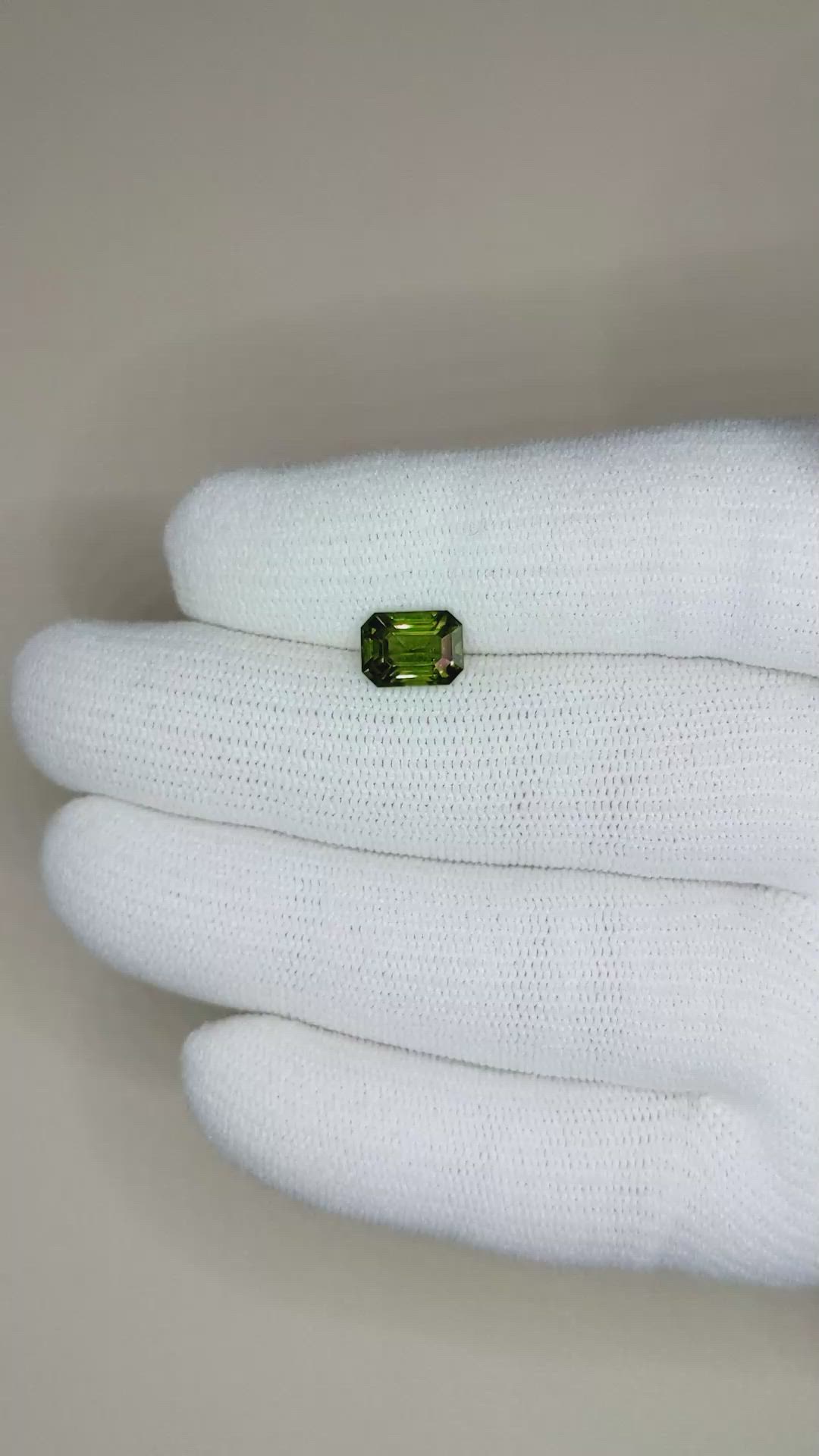 2.59 Ct. Zircon from Ceylon (Sri Lanka) Size Video