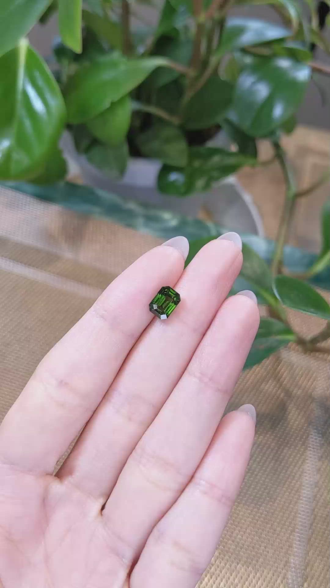 2.59 Ct. Zircon from Ceylon (Sri Lanka) Size Video