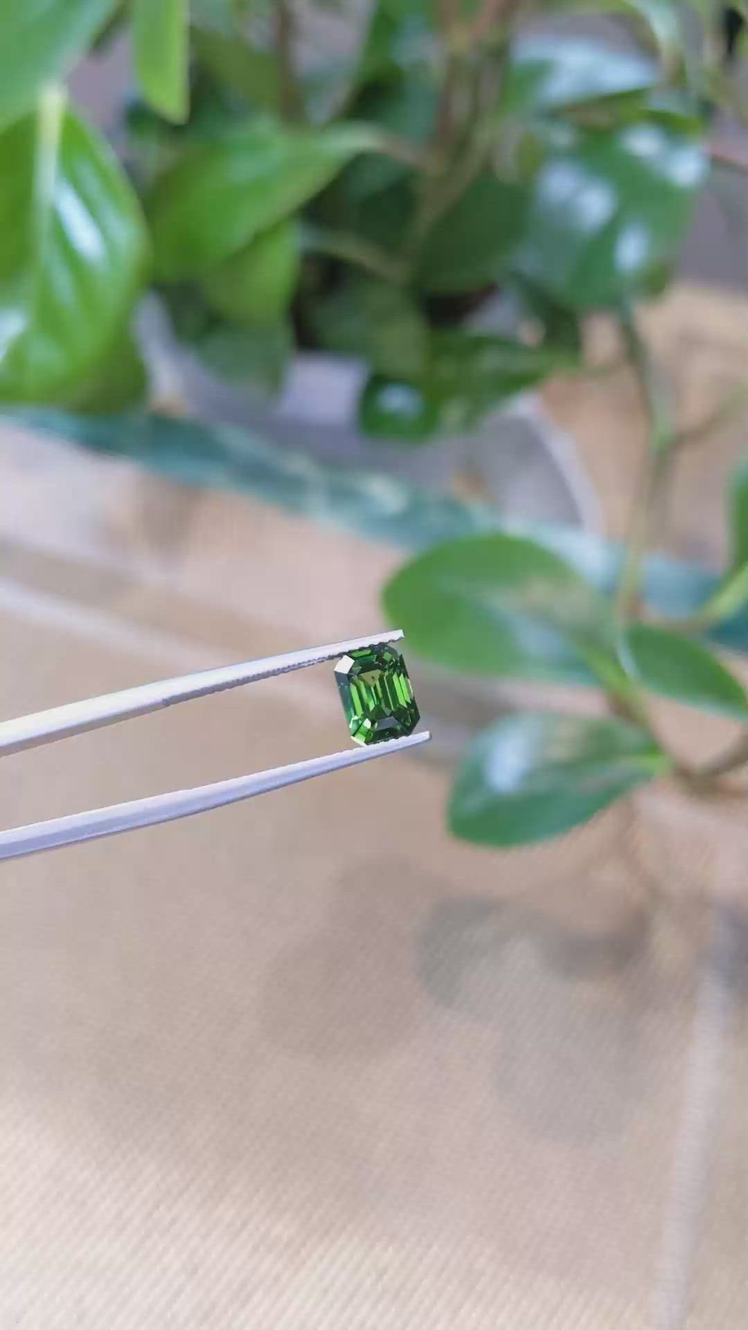 2.59 Ct. Zircon from Ceylon (Sri Lanka) Size Video