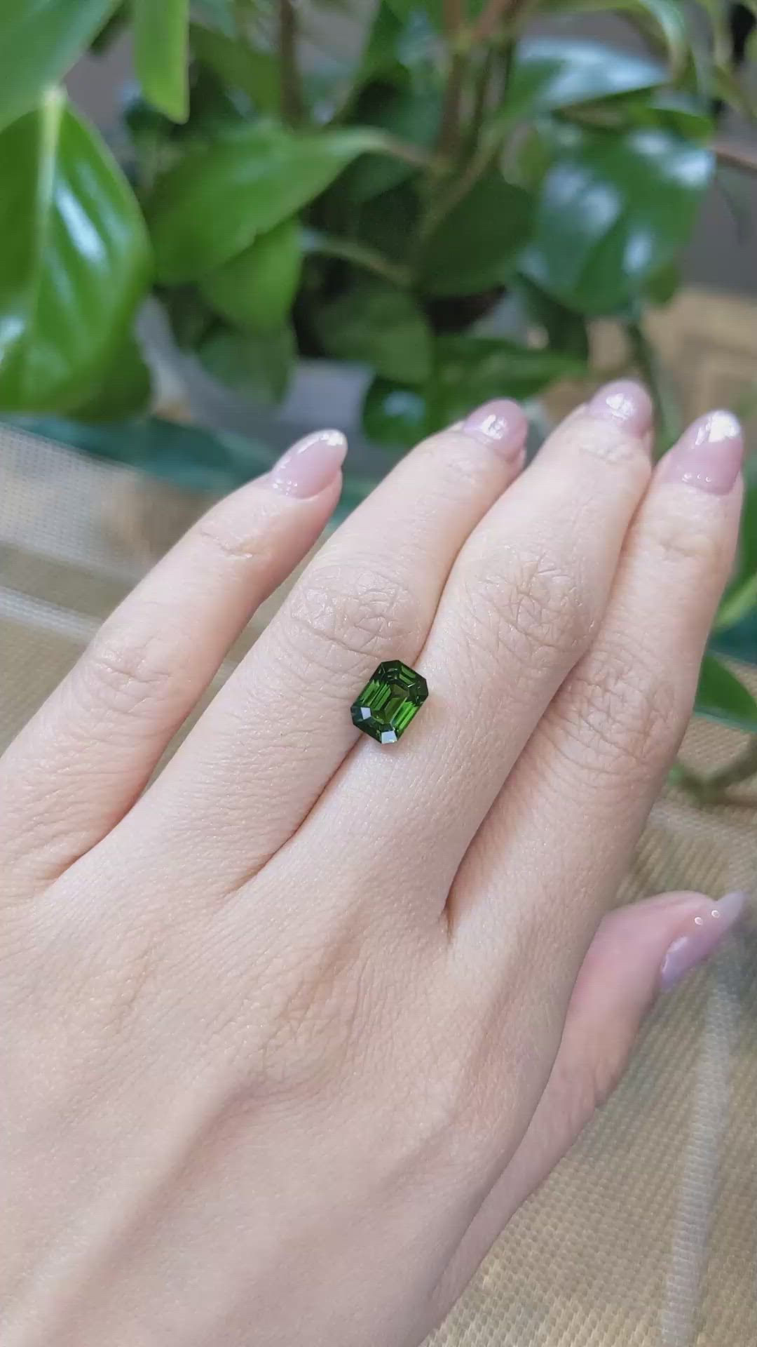 2.59 Ct. Zircon from Ceylon (Sri Lanka) Size Video