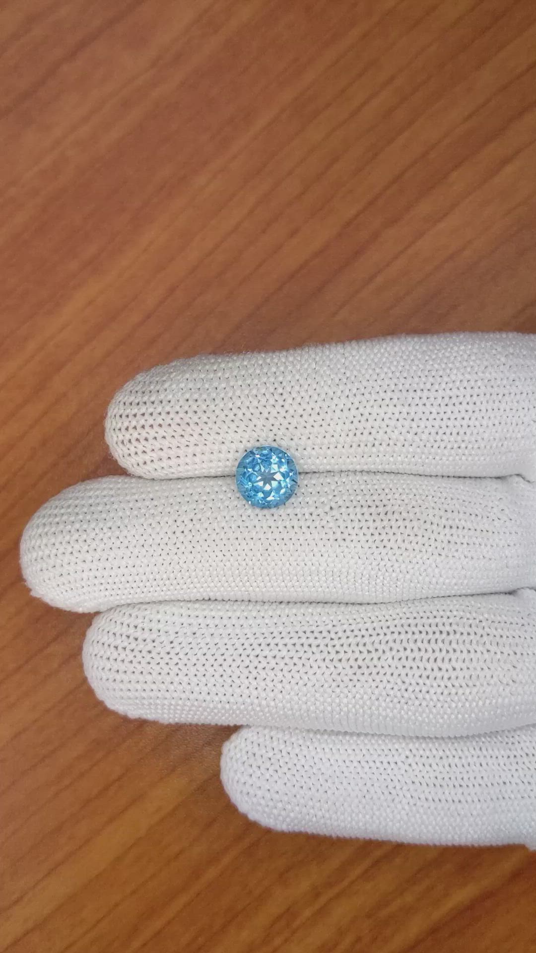 2.31 Ct. White Opal from Ceylon (Sri Lanka) Size Video