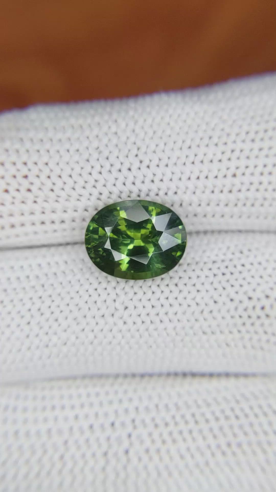 4.86 Ct. Zircon from Ceylon (Sri Lanka) Size Video