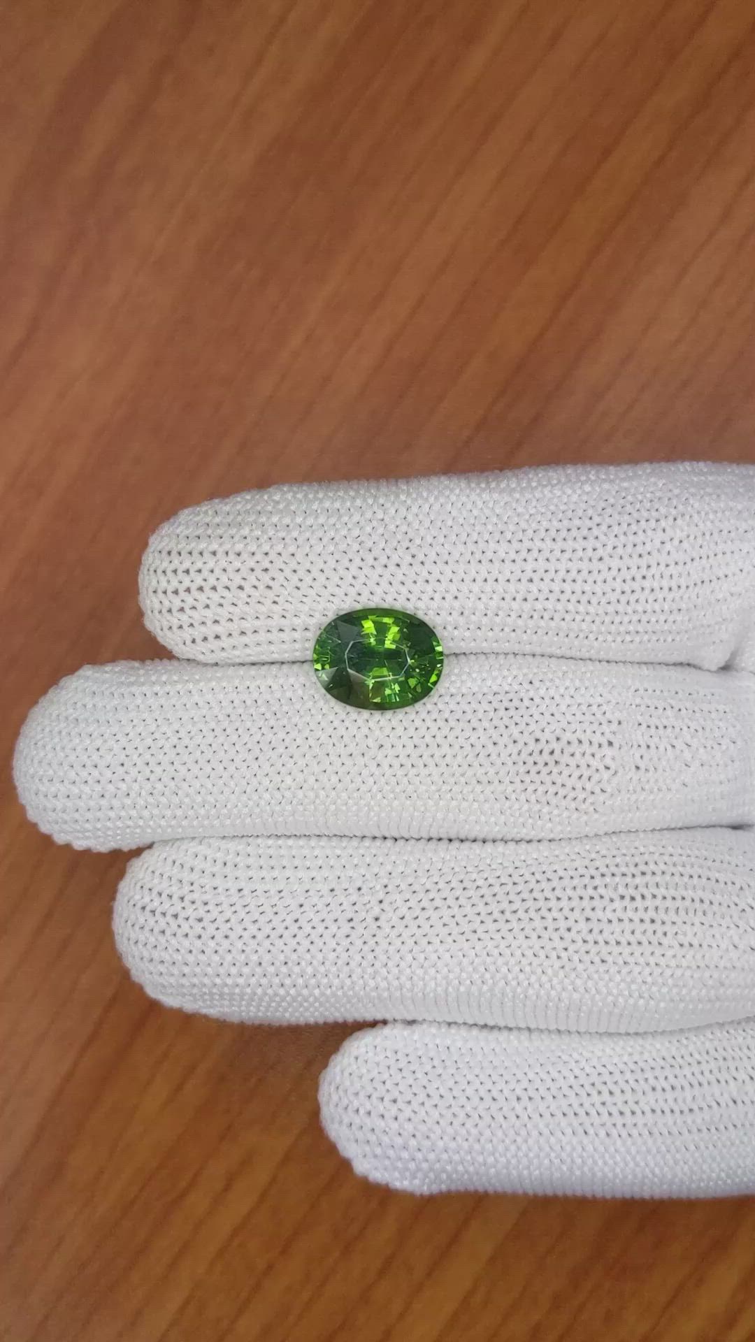 4.86 Ct. Zircon from Ceylon (Sri Lanka) Size Video