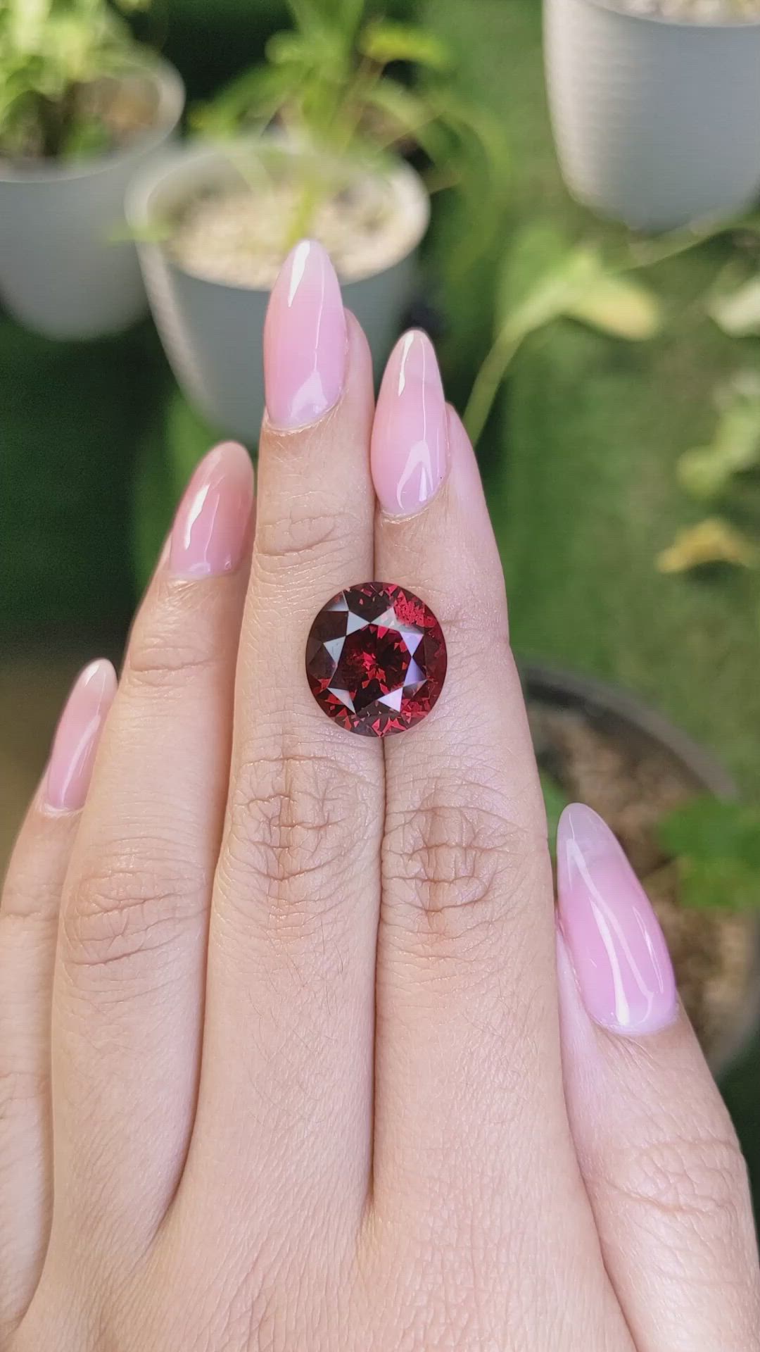 11.65 Ct. Garnet from Ceylon (Sri Lanka) Size Video