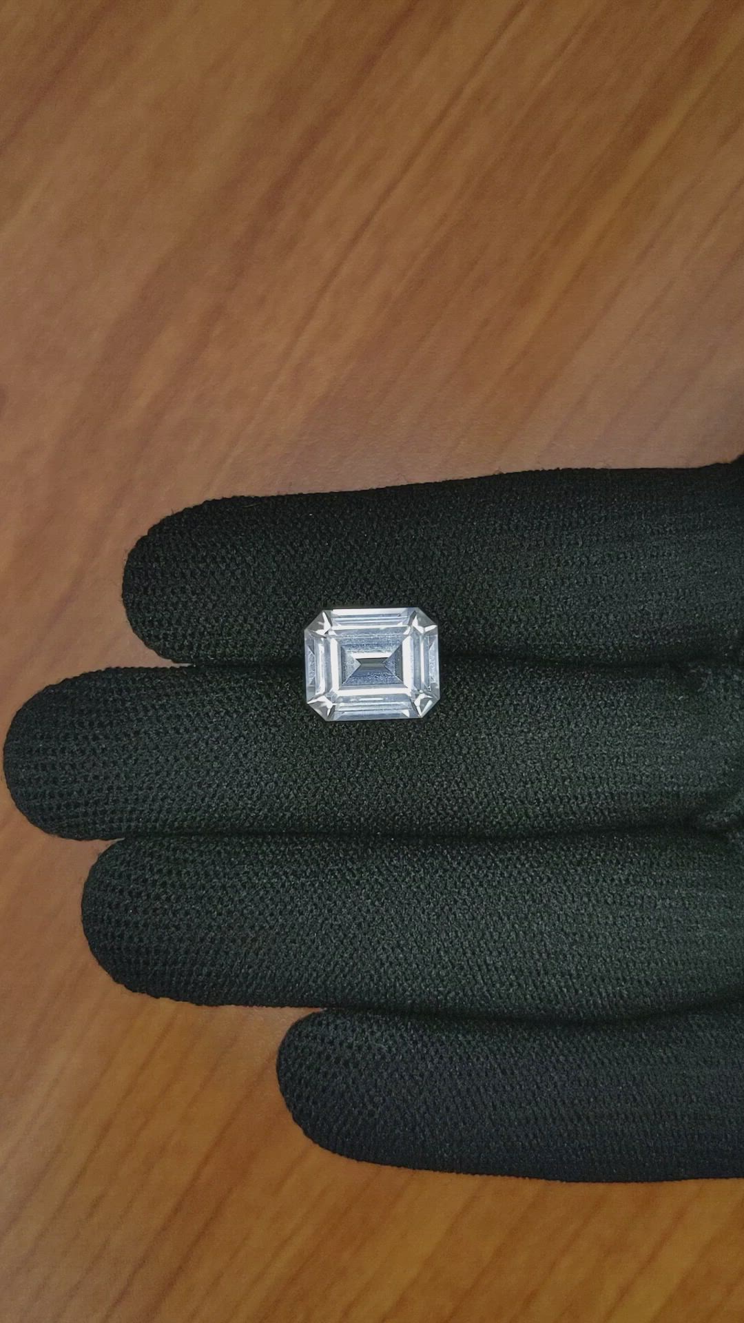 7.25 Ct. Zircon from Ceylon (Sri Lanka) Size Video