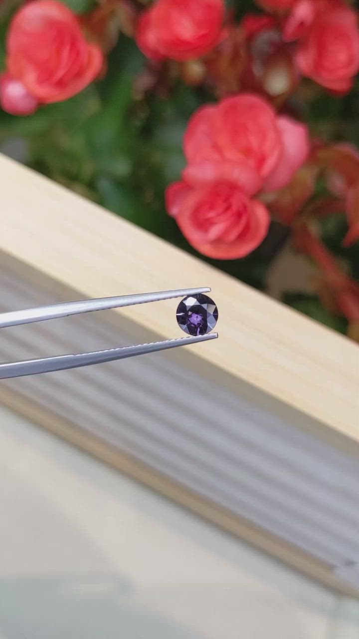 0.70 Ct. Spinel from Ceylon (Sri Lanka) Size Video