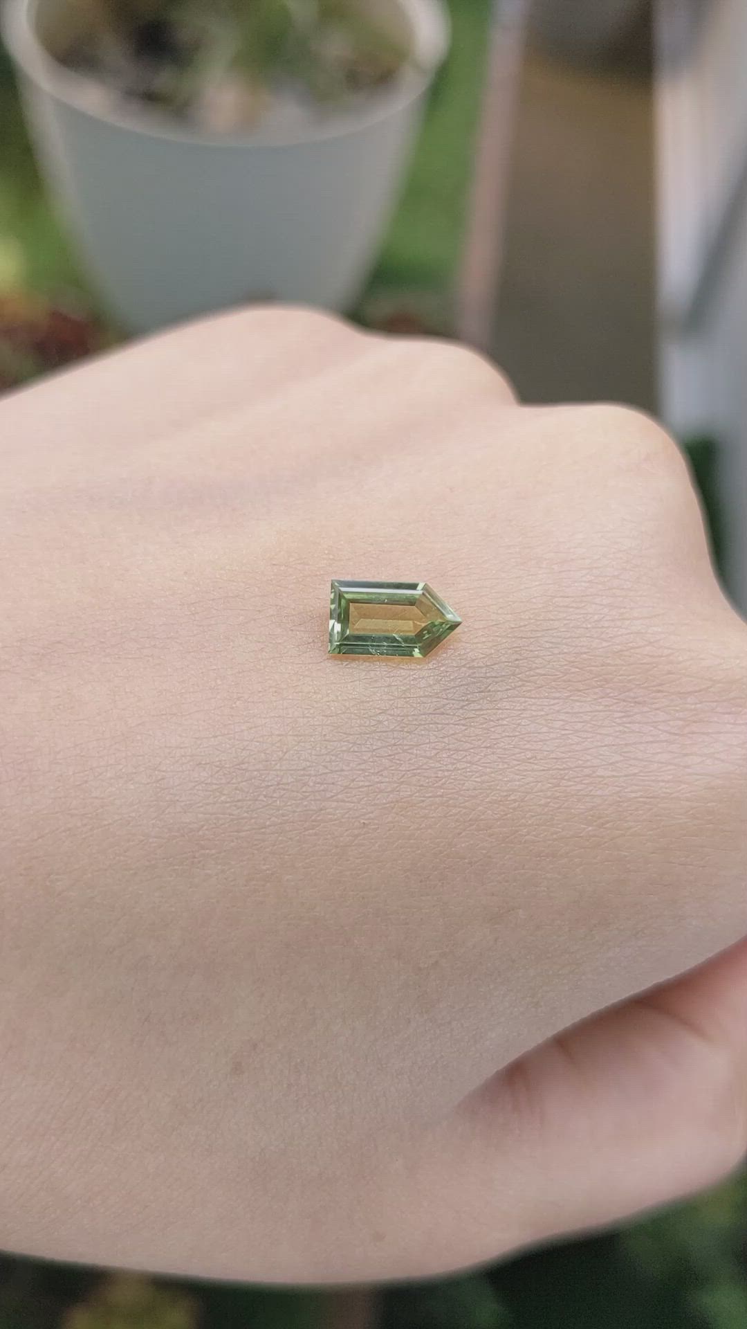 1.05 Ct. Alexandrite from Ceylon (Sri Lanka) Size Video