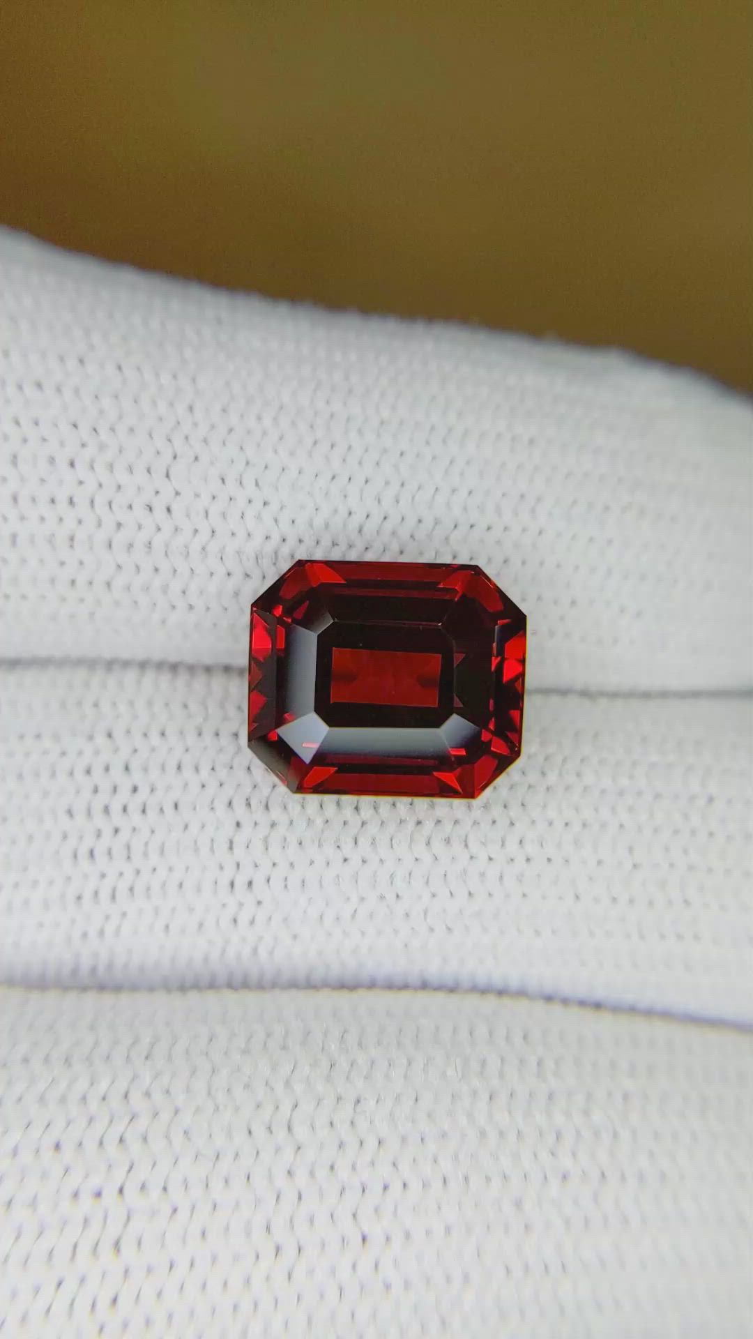 6.73 Ct. Spessartite Garnet from Ceylon (Sri Lanka) Size Video