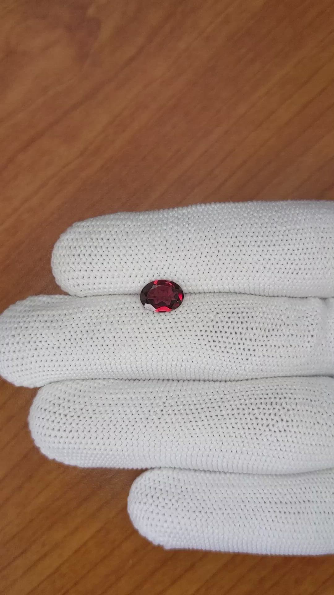 1.30 Ct. Rhodolite Garnet from Ceylon (Sri Lanka) Size Video