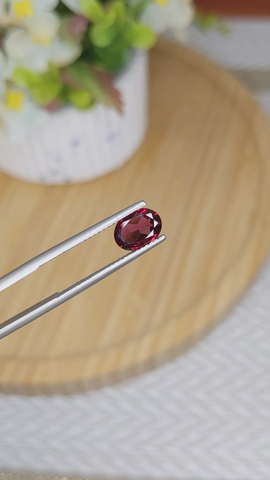 1.30 Ct. Rhodolite Garnet from Ceylon (Sri Lanka) Size Video
