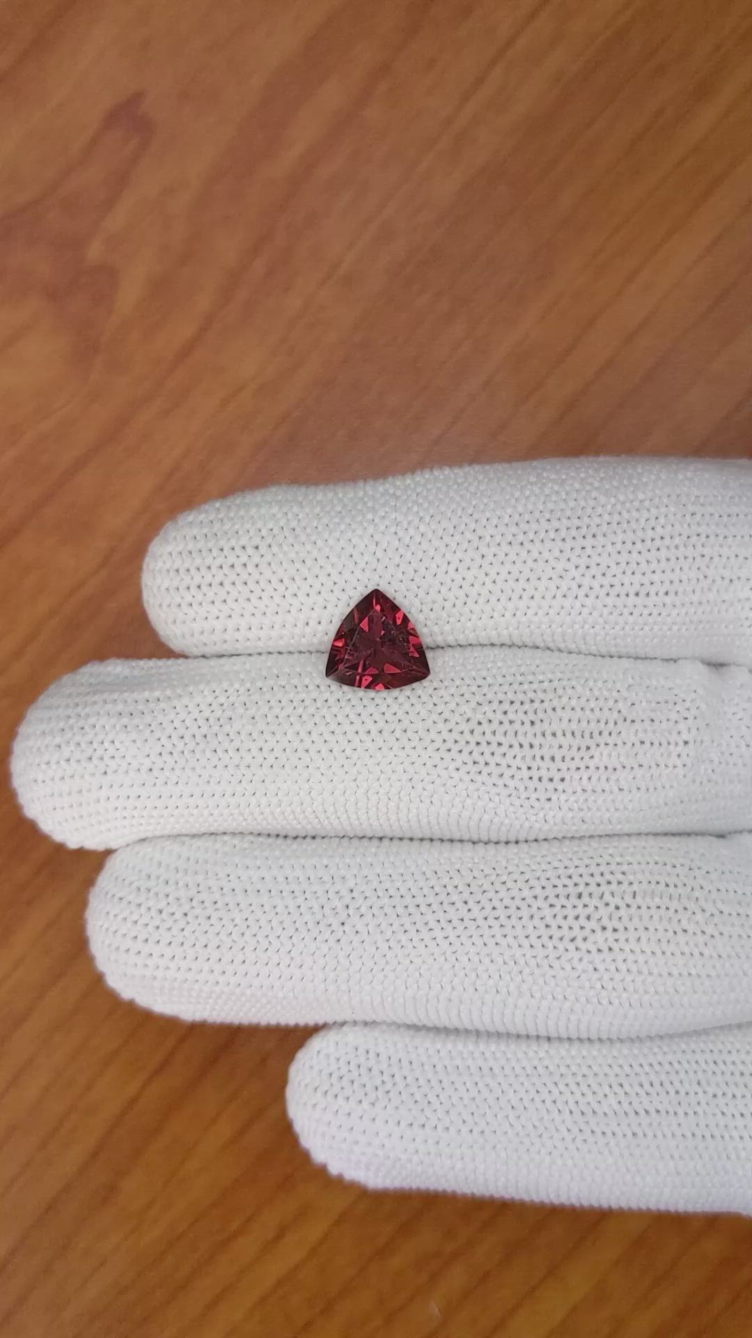 2.38 Ct. Rhodolite Garnet from Ceylon (Sri Lanka) Size Video