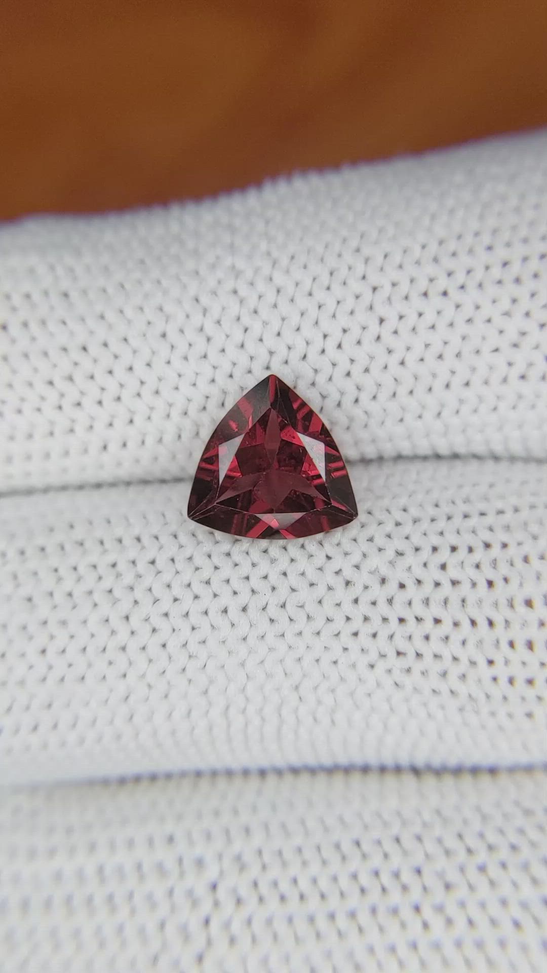 2.38 Ct. Rhodolite Garnet from Ceylon (Sri Lanka) Size Video
