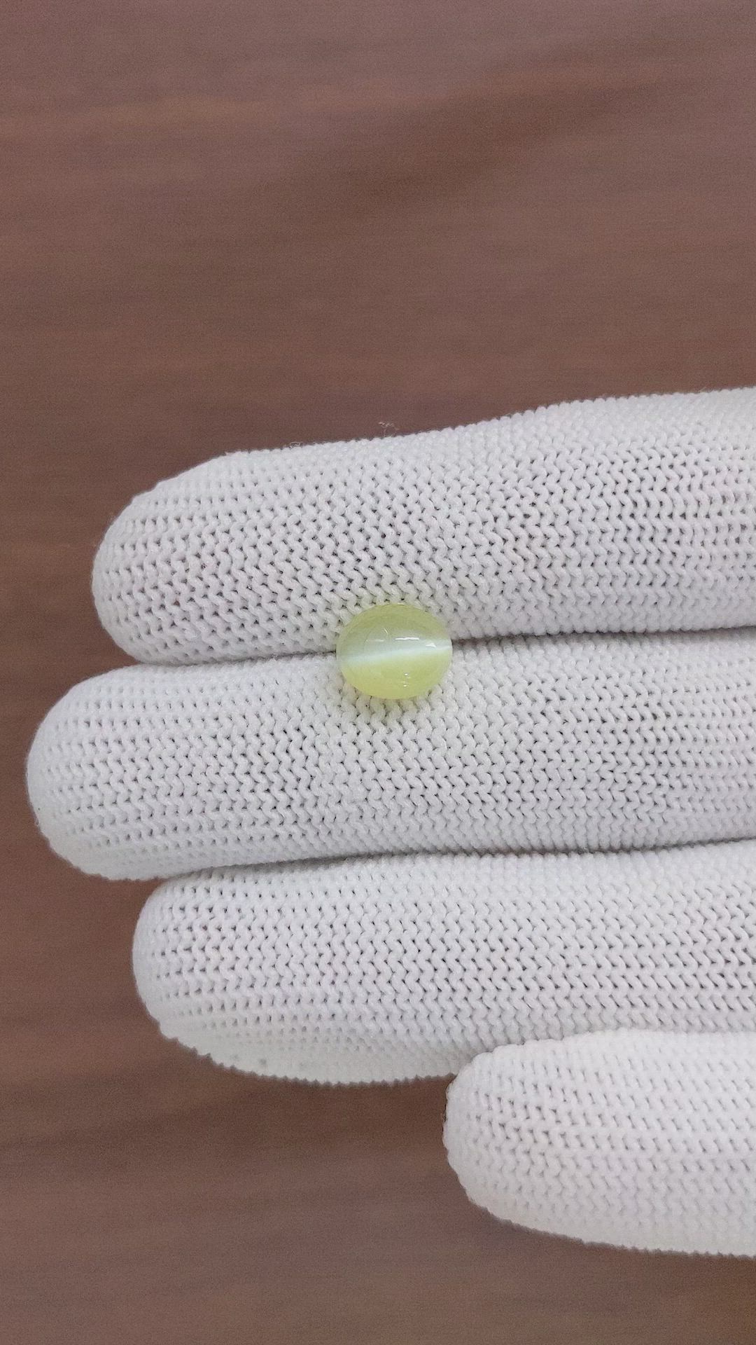 4.40 Ct. Cabochon Chrysoberyl from Ceylon (Sri Lanka) Size Video