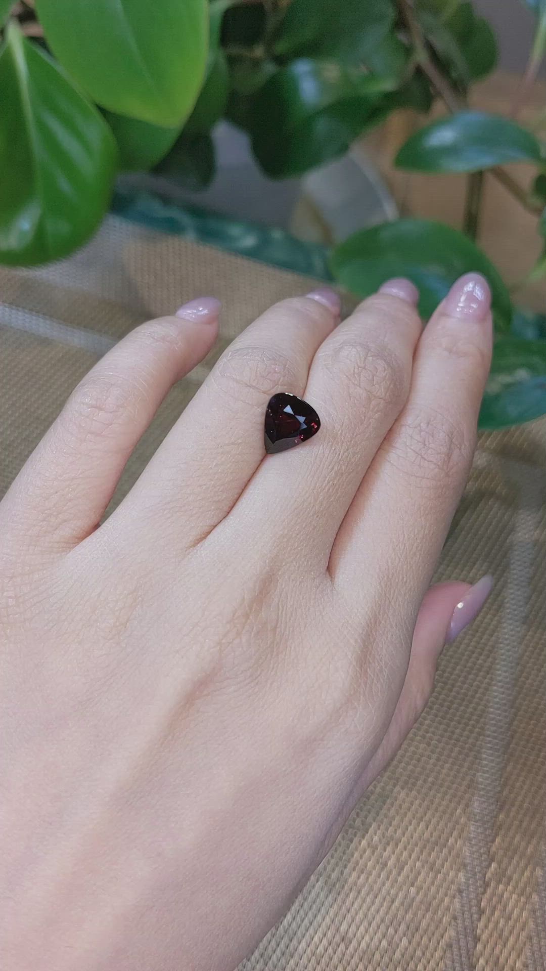 4.85 Ct. Zircon from Ceylon (Sri Lanka) Size Video