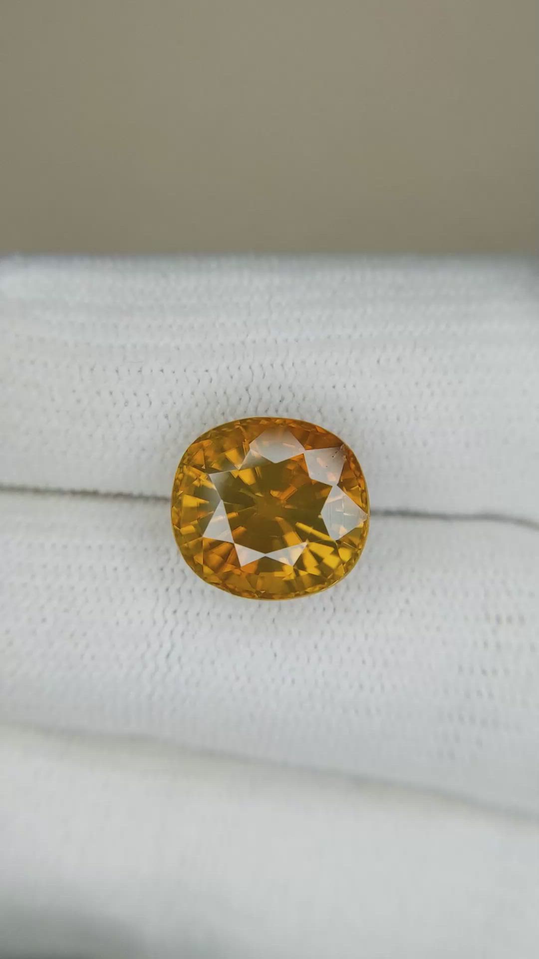 7.90 Ct. Zircon from Ceylon (Sri Lanka) Size Video