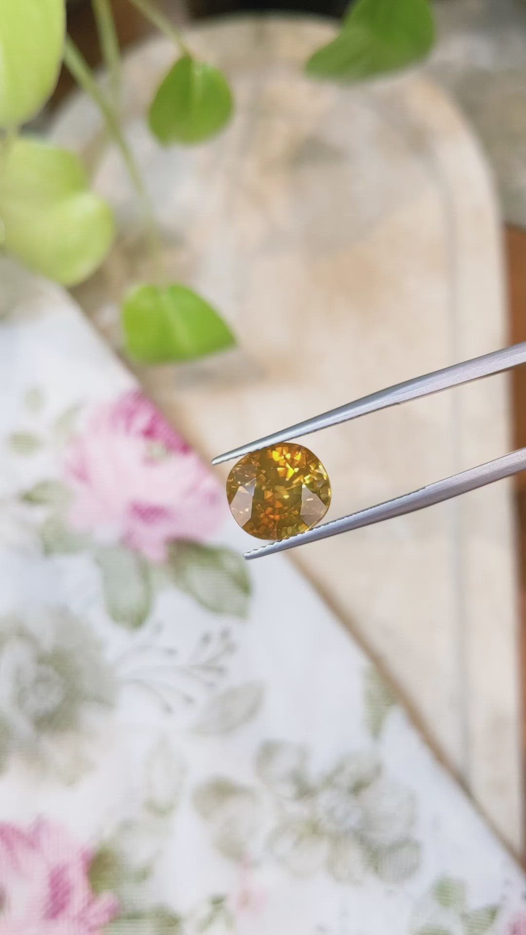 7.90 Ct. Zircon from Ceylon (Sri Lanka) Size Video