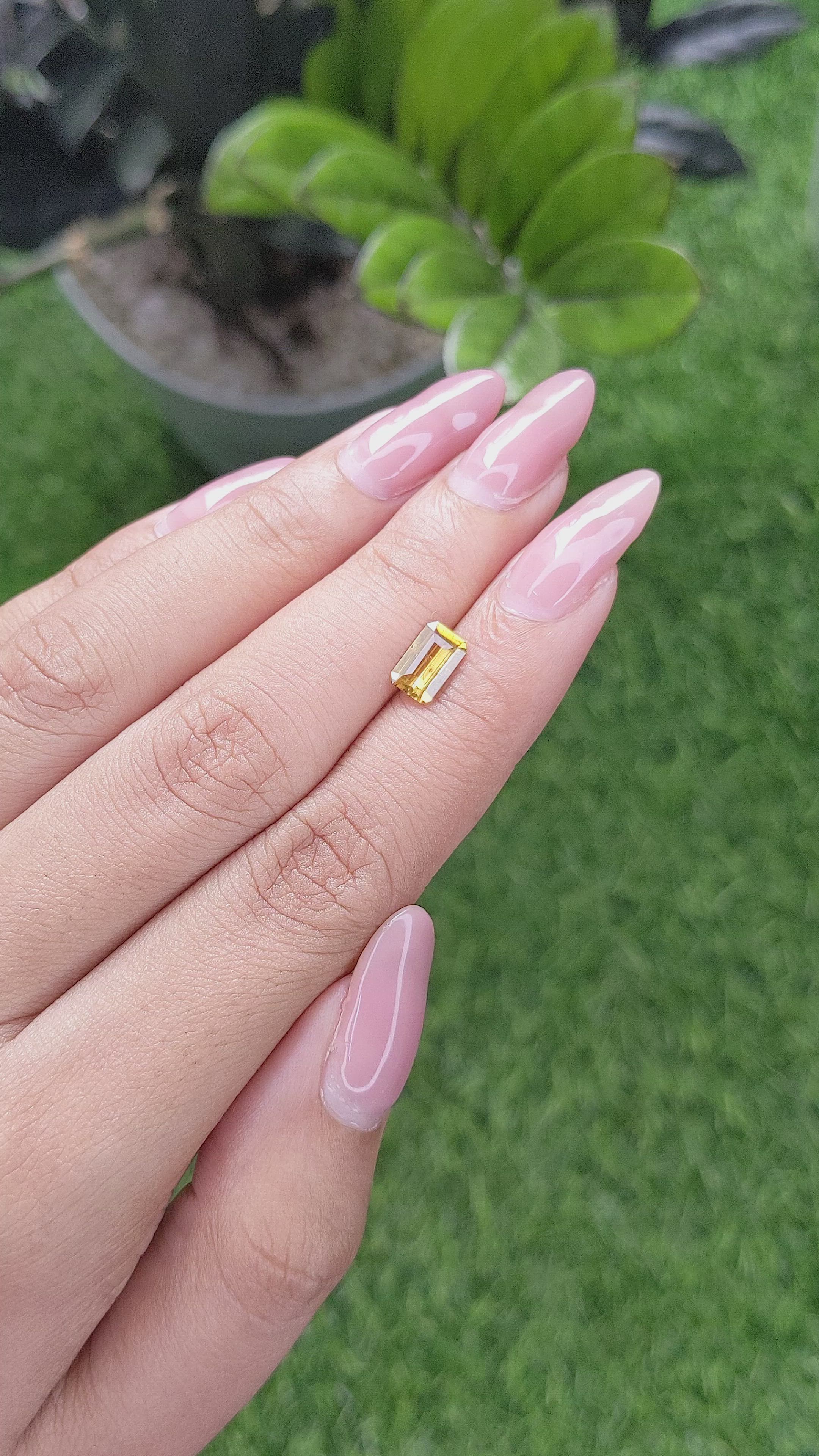 0.98 Ct. Chrysoberyl from Ceylon (Sri Lanka) Size Video