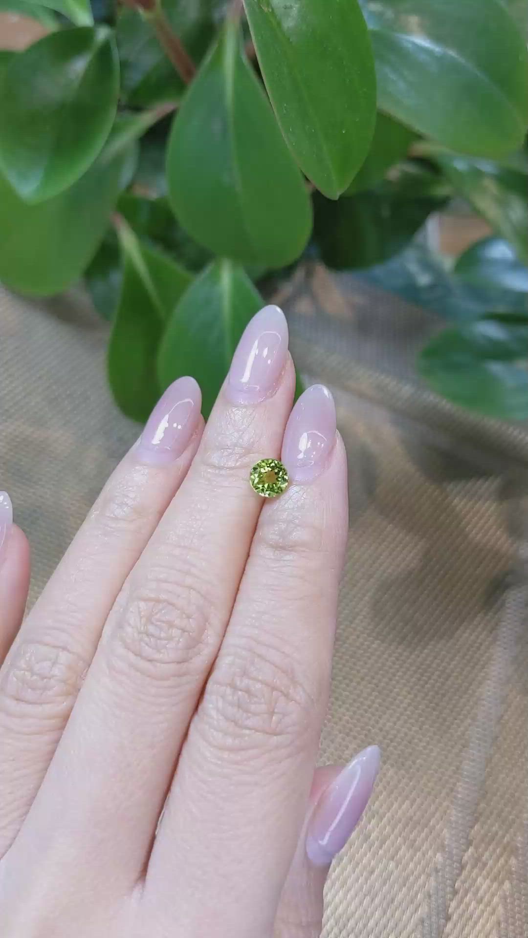 0.93 Ct. Peridot from Pakistan Size Video