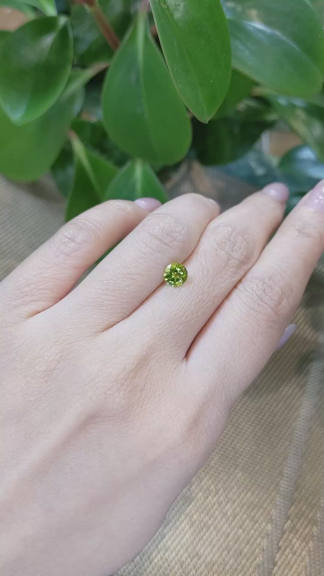 0.92 Ct. Peridot from Pakistan Size Video