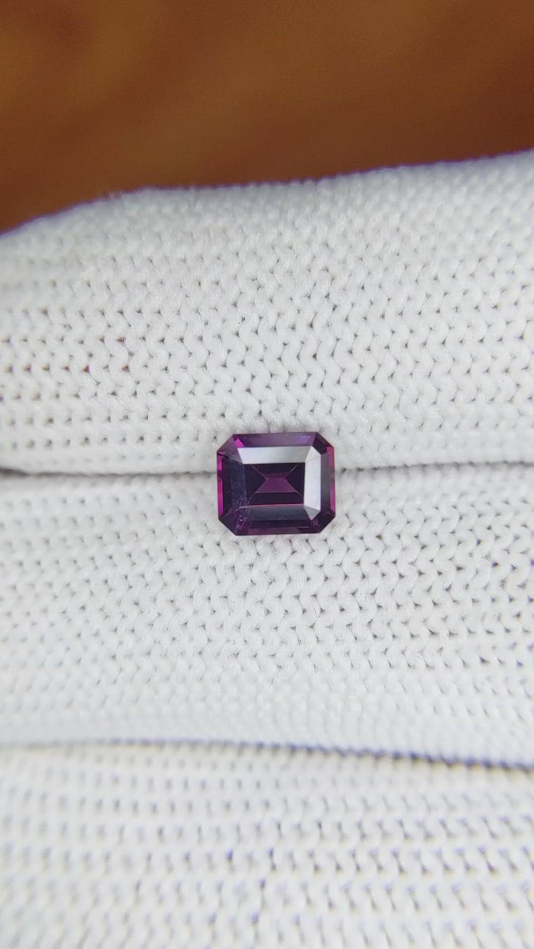 1.30 Ct. Spinel from Ceylon (Sri Lanka) Size Video