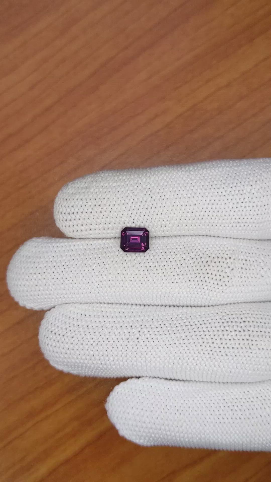 1.30 Ct. Spinel from Ceylon (Sri Lanka) Size Video