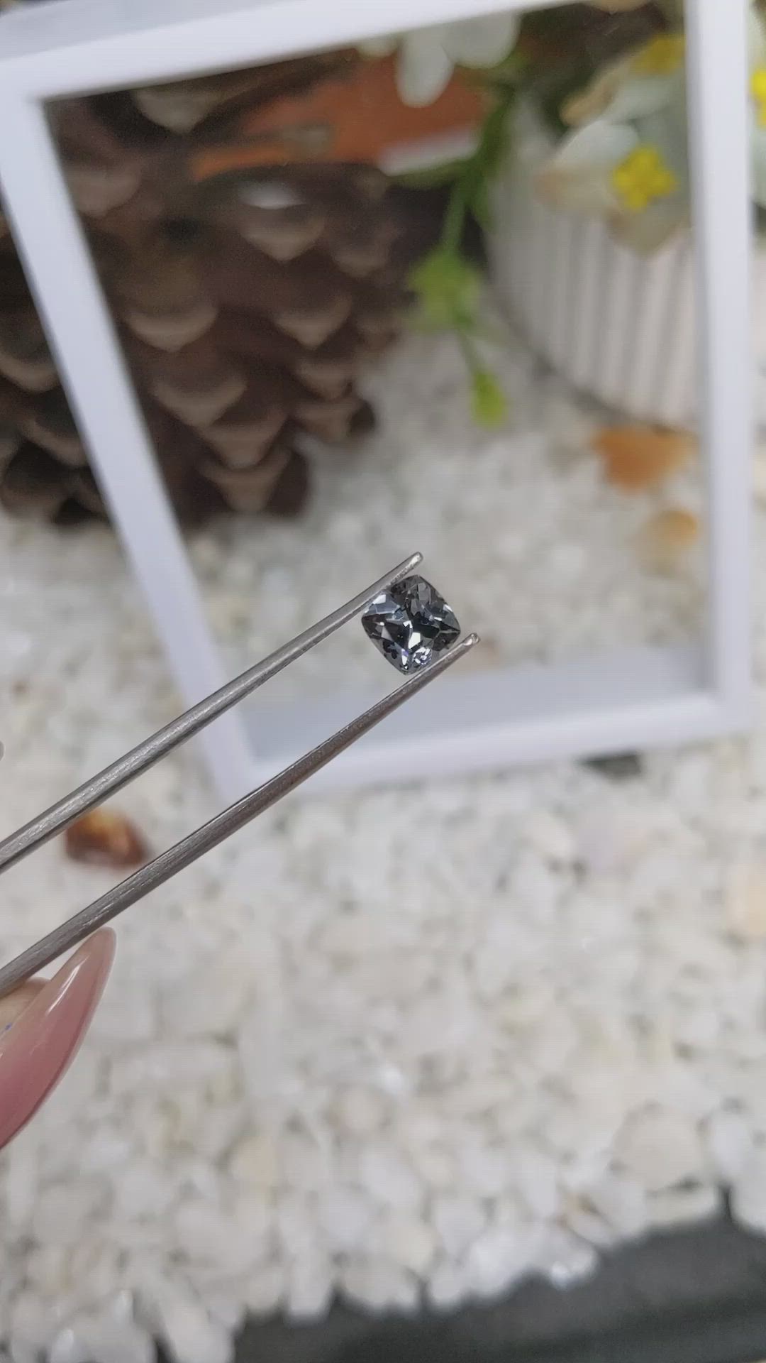 1.00 Ct. Spinel from Ceylon (Sri Lanka) Size Video