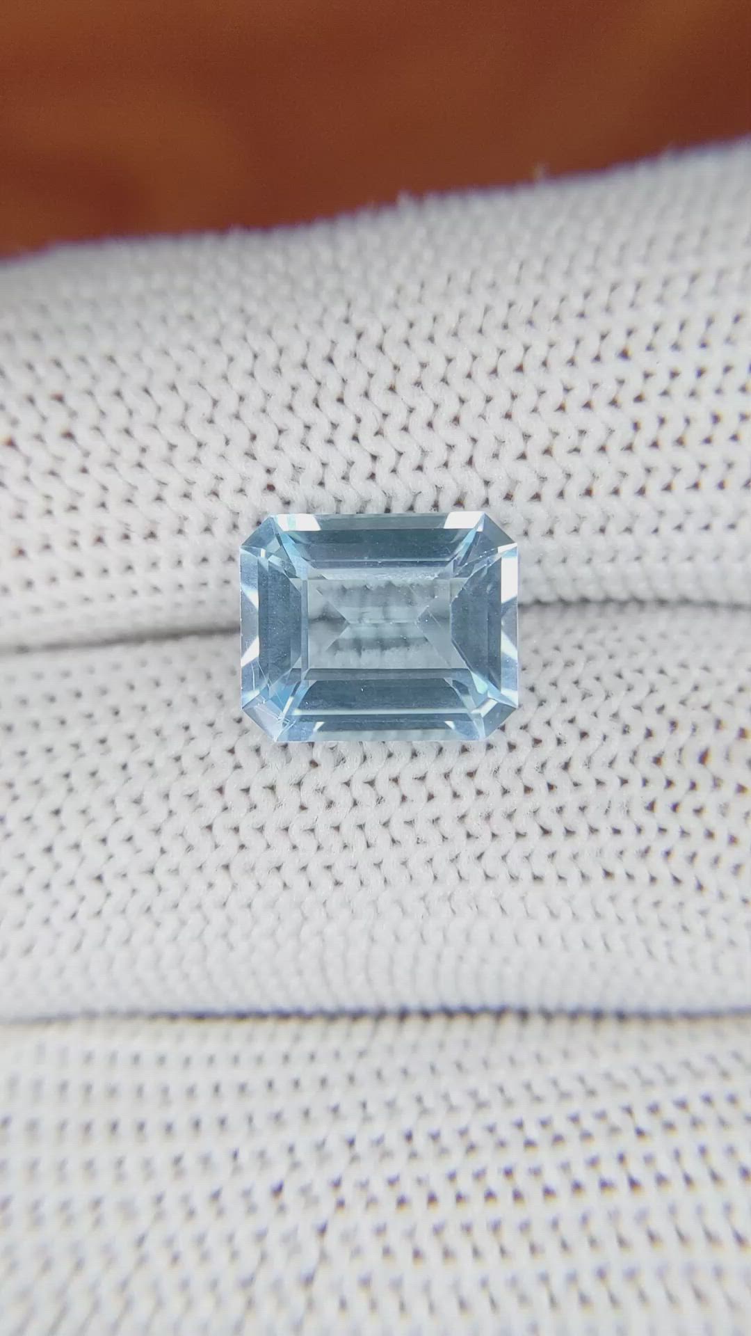 4.67 Ct. Topaz from Ceylon (Sri Lanka) Size Video