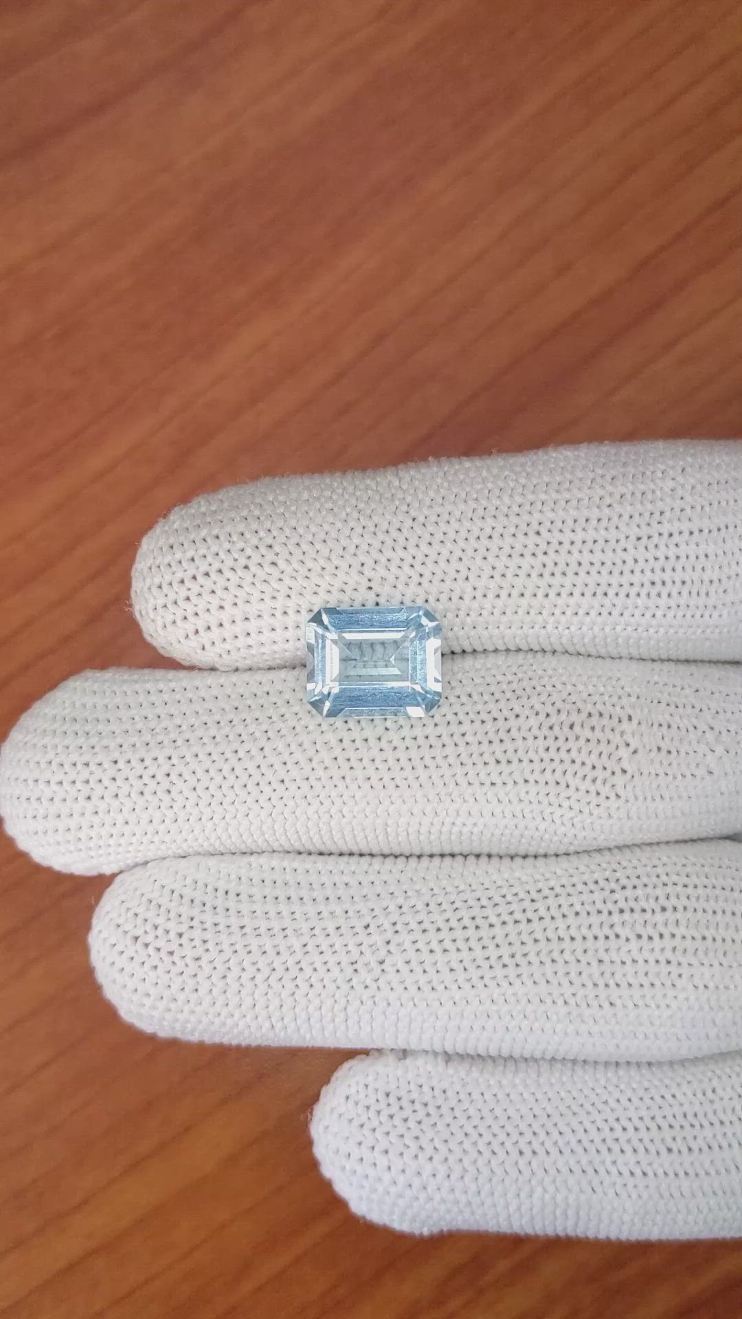 4.67 Ct. Topaz from Ceylon (Sri Lanka) Size Video