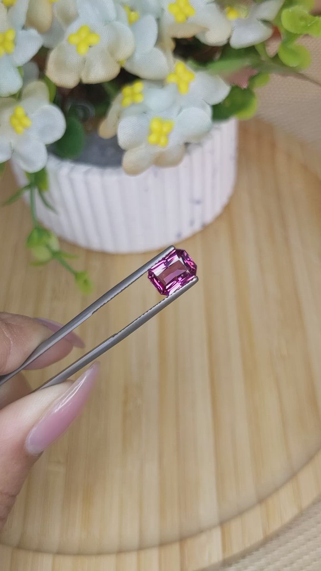2.36 Ct. Rhodolite Garnet from Ceylon (Sri Lanka) Size Video