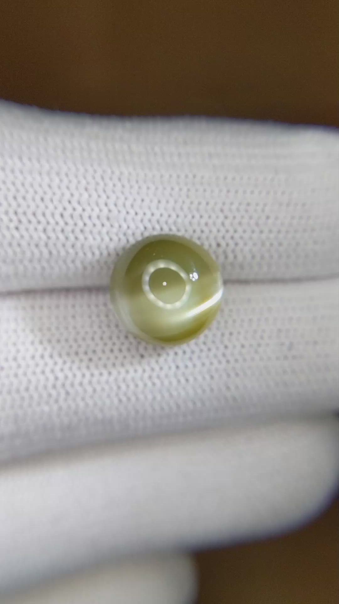 7.03 Ct. Cabochon Chrysoberyl from Ceylon (Sri Lanka) Size Video