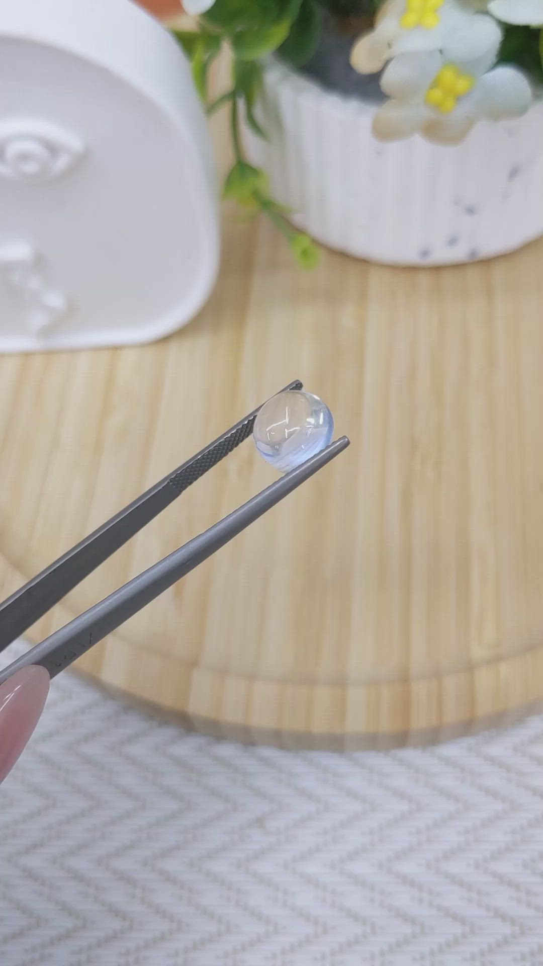 4.78 Ct. Cabochon Moonstone from Ceylon (Sri Lanka) Size Video